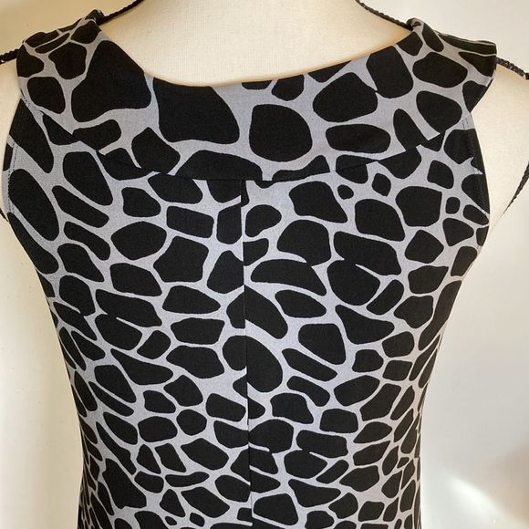 EN FOCUS STUDIO Dress Black & Gray Animal Print Shift Dress - Picture 6 of 12